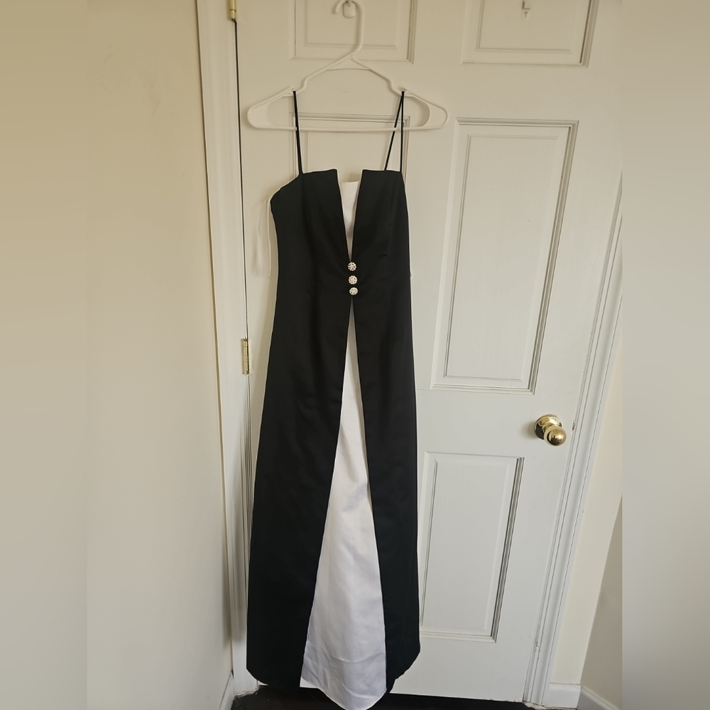 Vintage Size 4P Y2K Betsy & Adam by Jaslene Black & White Formal Gown Made In US